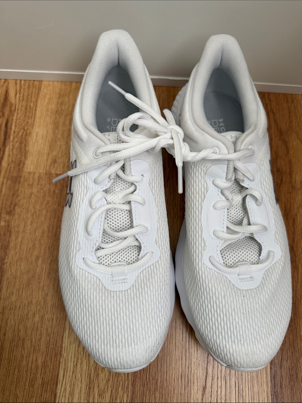 Under Armour Women’s White Mesh Athletic Sneakers 8.5